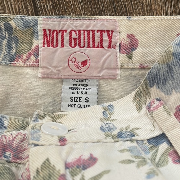 Not Guilty Floral Jean Shorts - Picture 6 of 6
